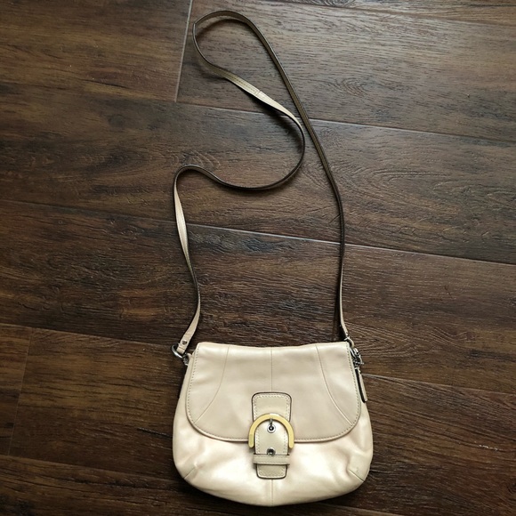 Coach Handbags - Coach Vintage Pearl Pink Crossbody